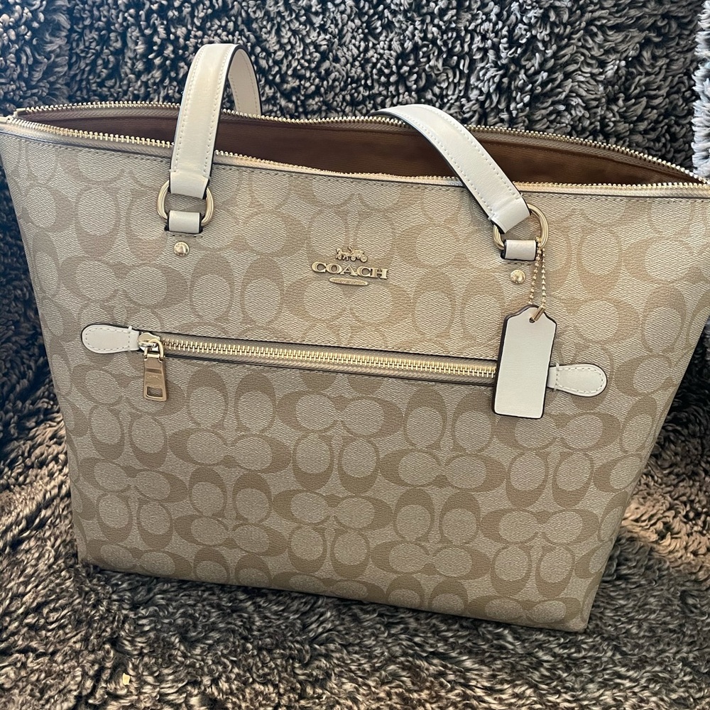 Coach Gallery Tote NWOT